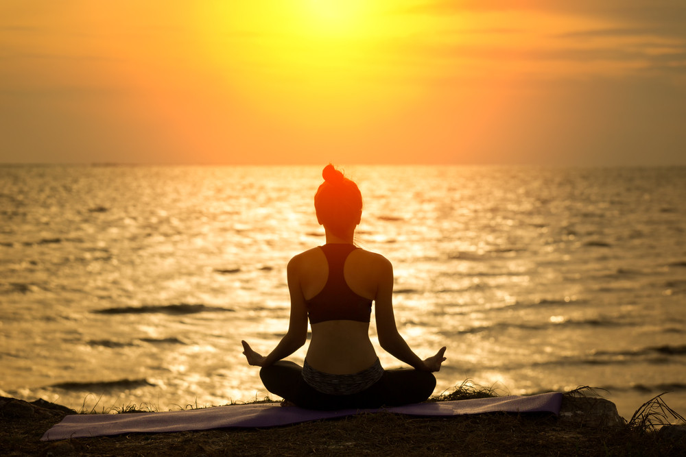Meditation - Achtsamkeitsübungen: Foto: © Pattani Studio / shutterstock / #488619553